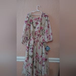 Kate and Lily Floral light cream color and purple floral  Petite dress size 14P